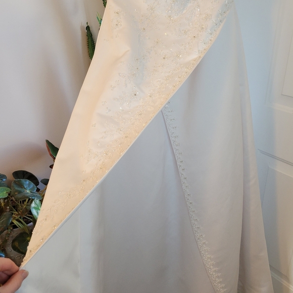 NWT David's Bridal Michaelangelo Strapless Beaded White Wedding Dress, Size 4 - Picture 7 of 13